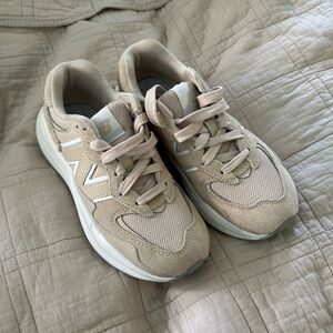 Cream sure new balance 57/40